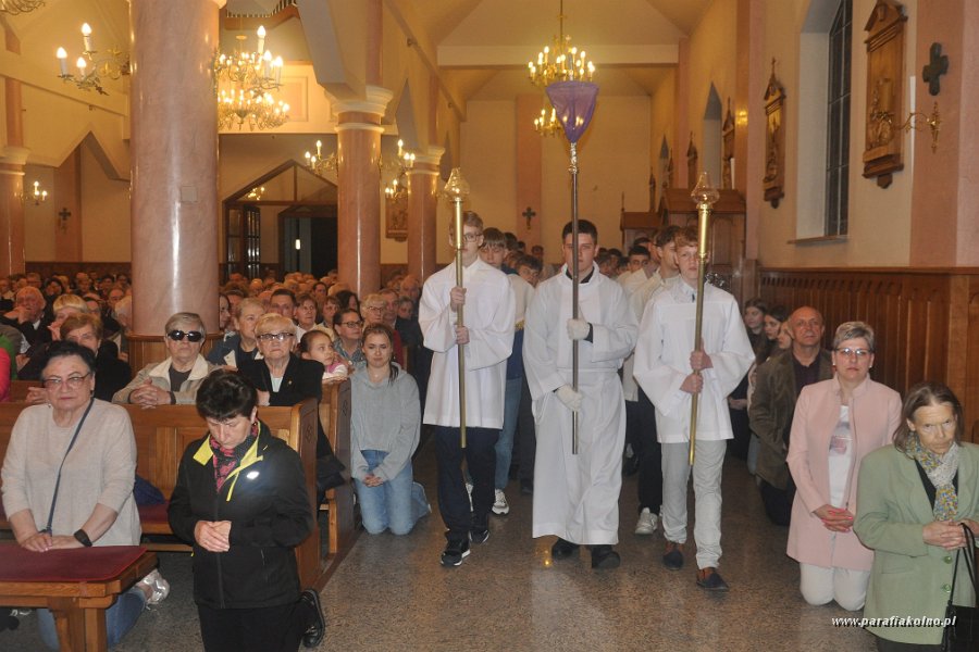 74 Procesja do ciemnicy.jpg